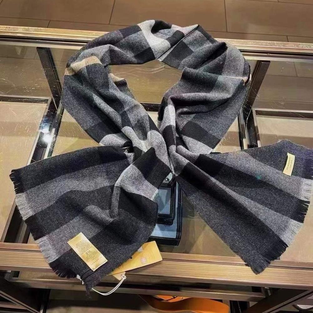 Burberry Black and Gray Scarf - Picture 3 of 6